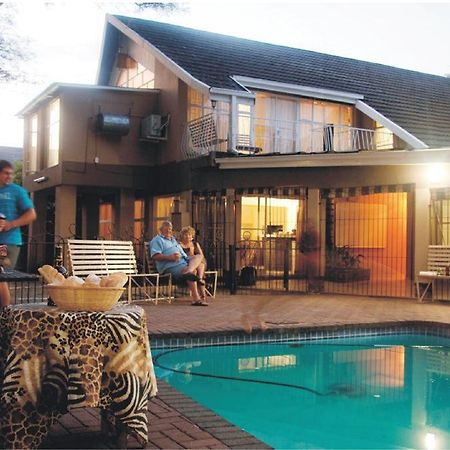 Rustenburg Guesthouse ภายนอก รูปภาพ