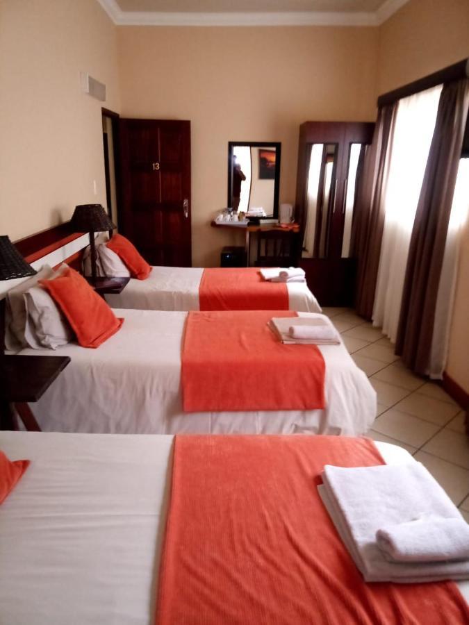 Rustenburg Guesthouse ภายนอก รูปภาพ