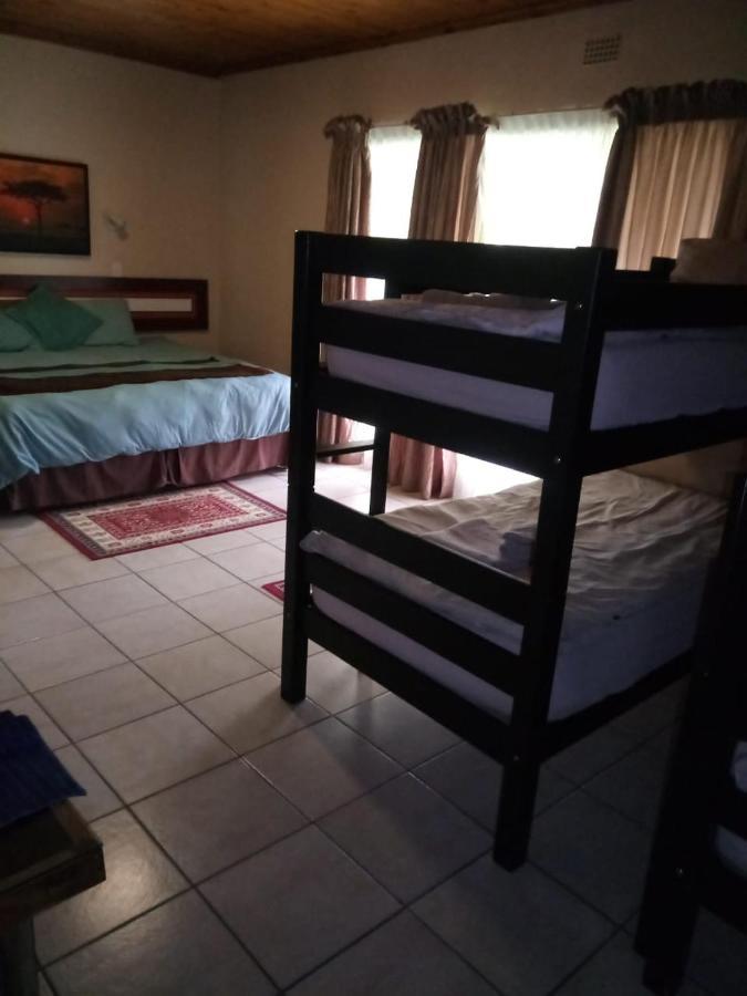 Rustenburg Guesthouse ภายนอก รูปภาพ