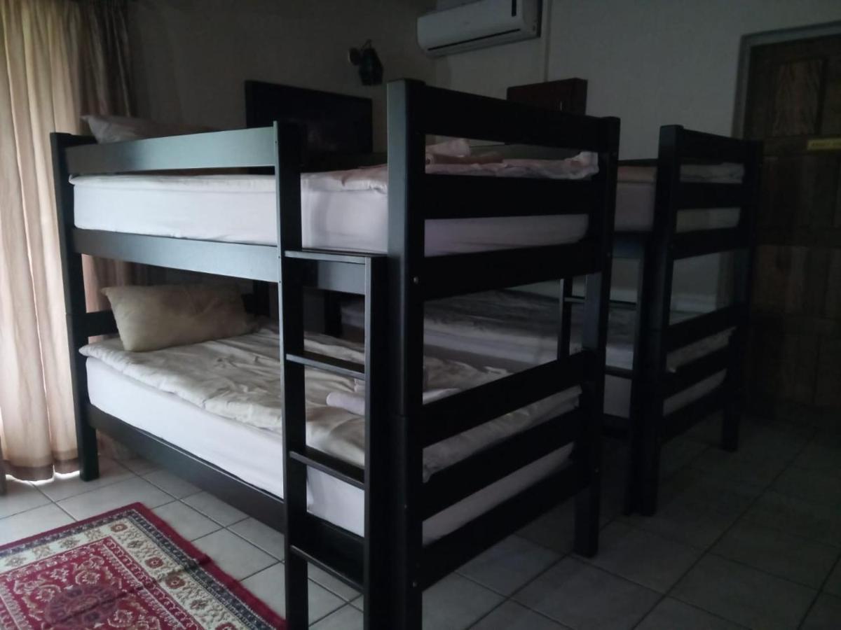 Rustenburg Guesthouse ภายนอก รูปภาพ