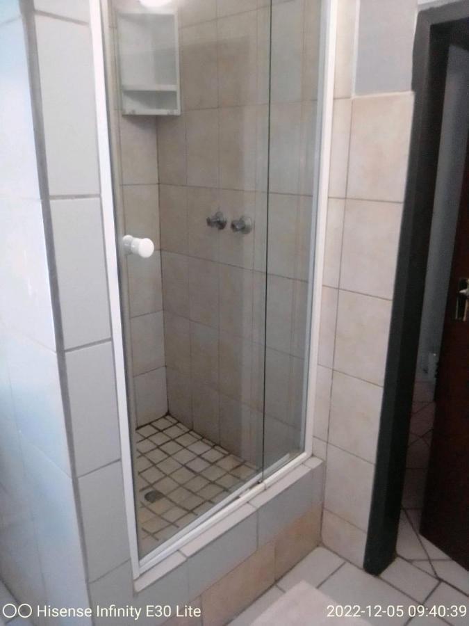 Rustenburg Guesthouse ภายนอก รูปภาพ