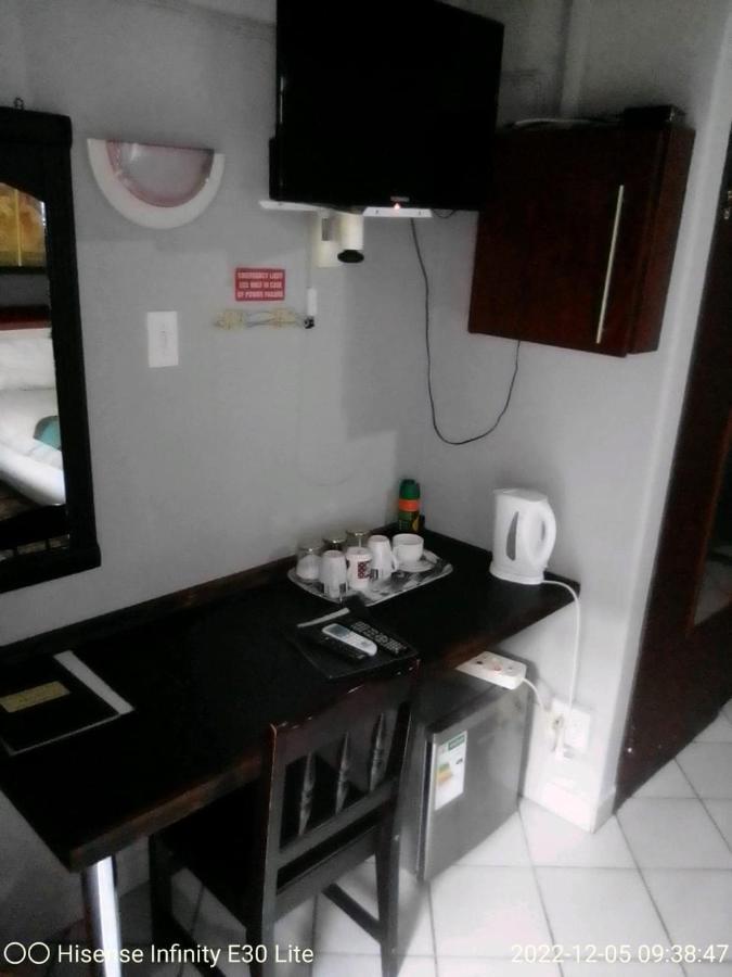 Rustenburg Guesthouse ภายนอก รูปภาพ