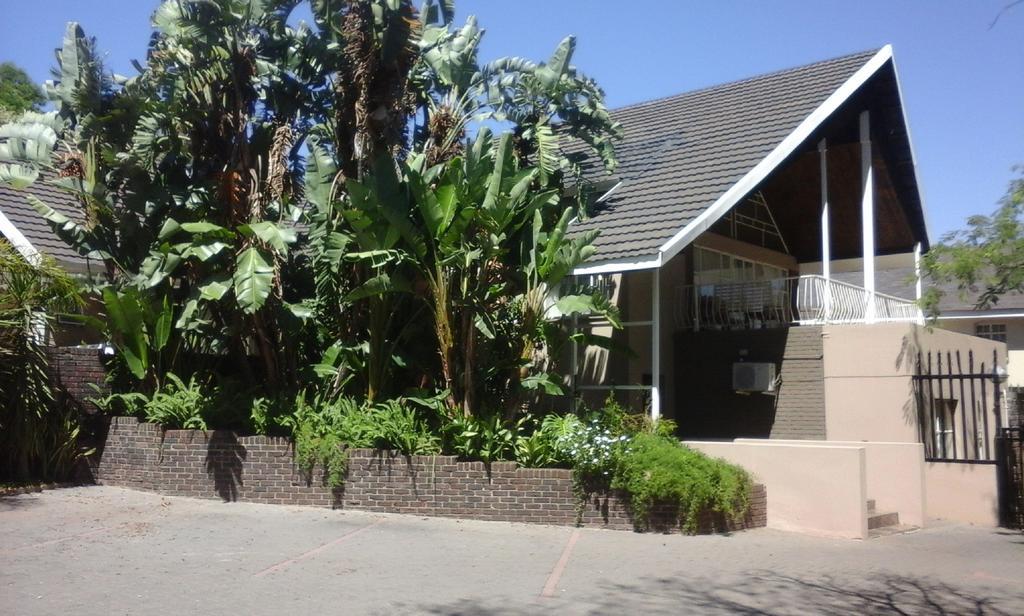 Rustenburg Guesthouse ภายนอก รูปภาพ
