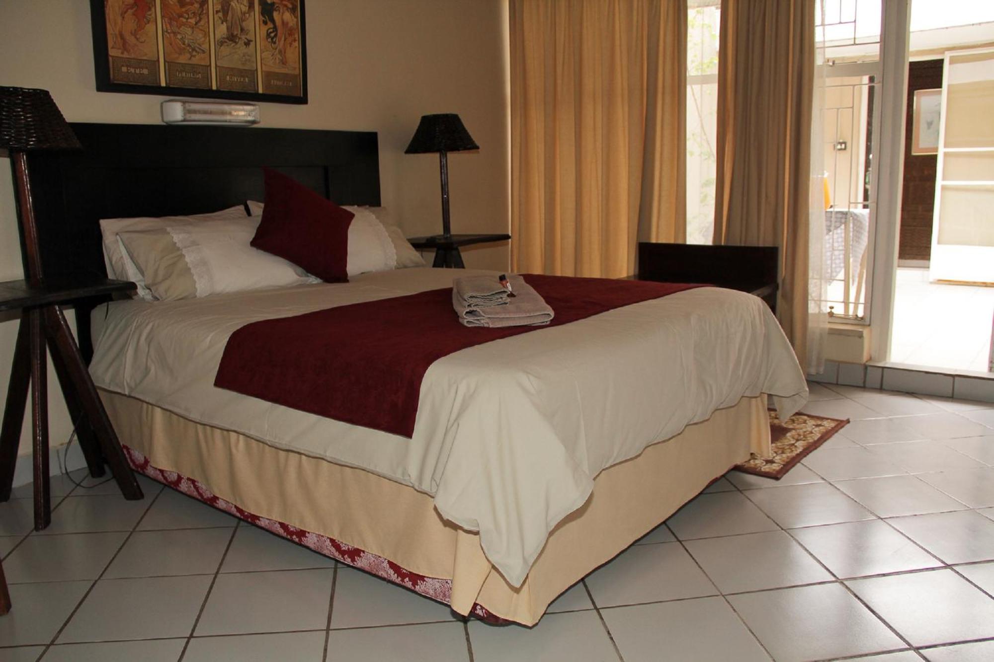 Rustenburg Guesthouse ภายนอก รูปภาพ
