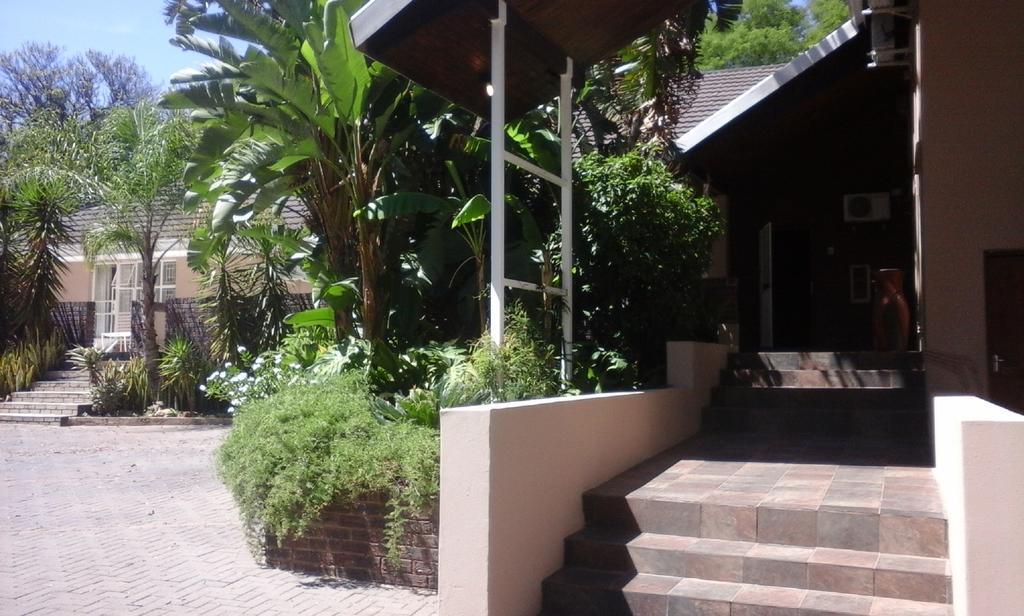 Rustenburg Guesthouse ภายนอก รูปภาพ