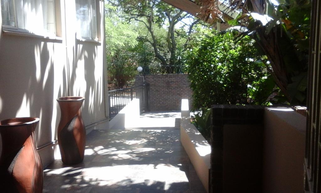 Rustenburg Guesthouse ภายนอก รูปภาพ