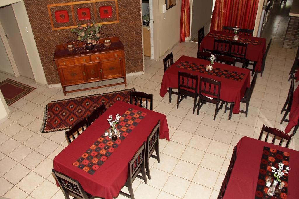 Rustenburg Guesthouse ภายนอก รูปภาพ