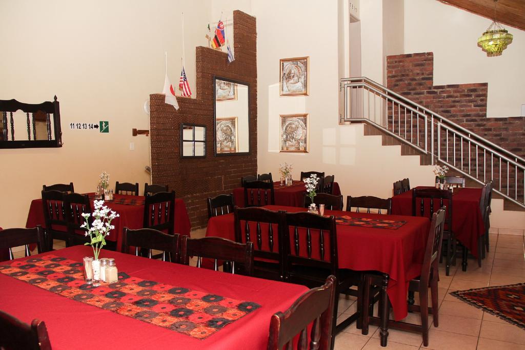 Rustenburg Guesthouse ภายนอก รูปภาพ