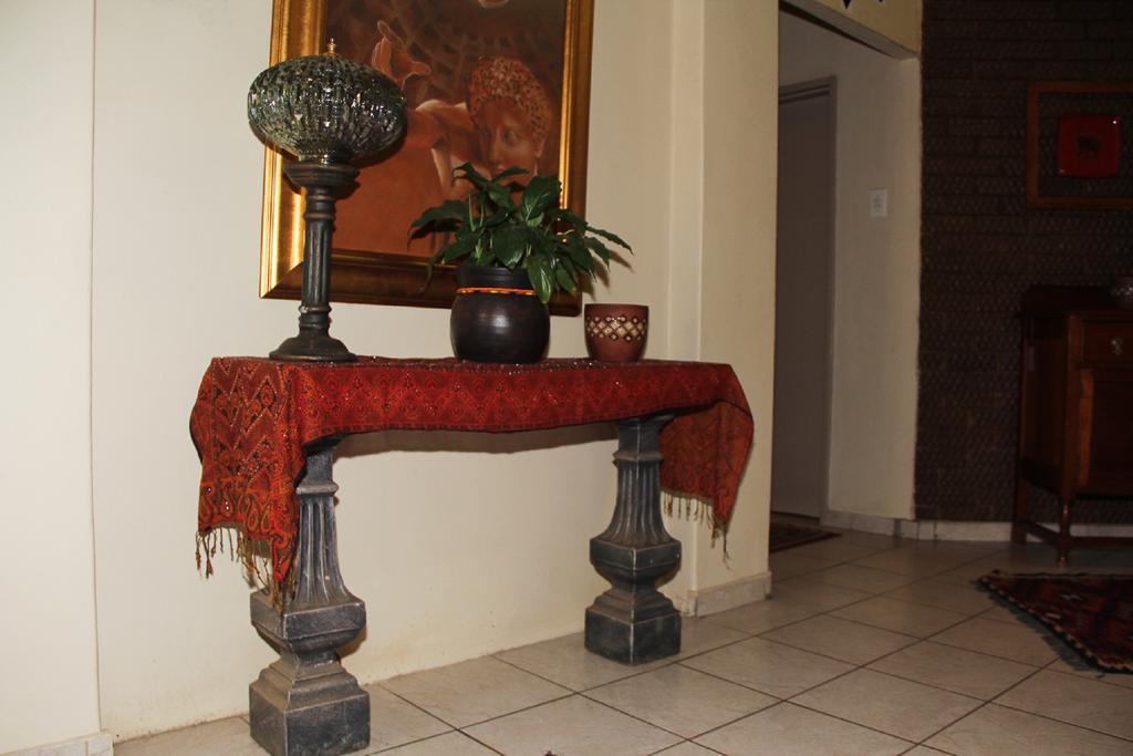 Rustenburg Guesthouse ภายนอก รูปภาพ