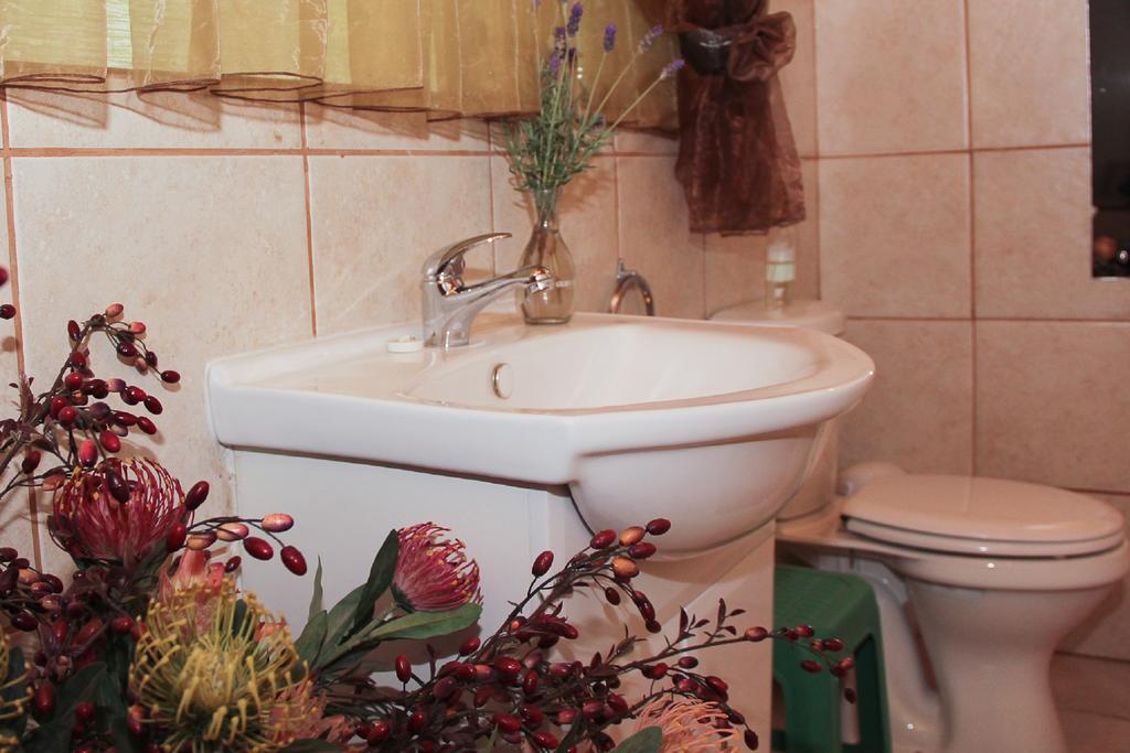Rustenburg Guesthouse ภายนอก รูปภาพ