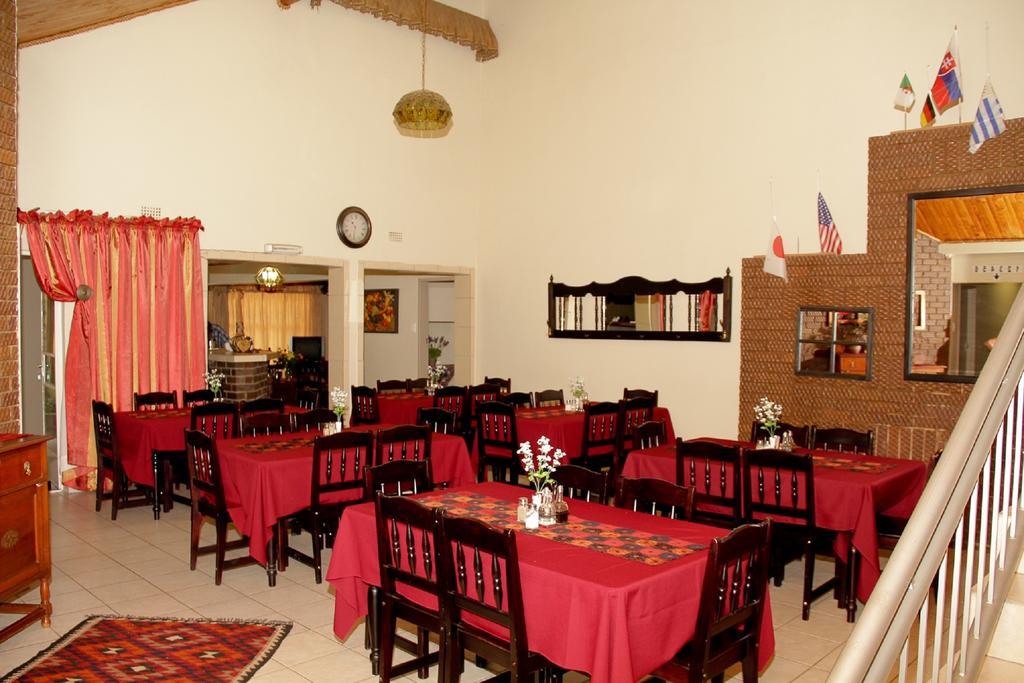 Rustenburg Guesthouse ภายนอก รูปภาพ