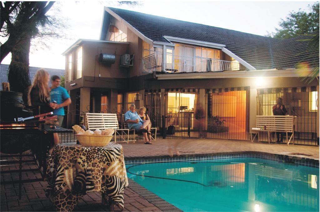 Rustenburg Guesthouse ภายนอก รูปภาพ