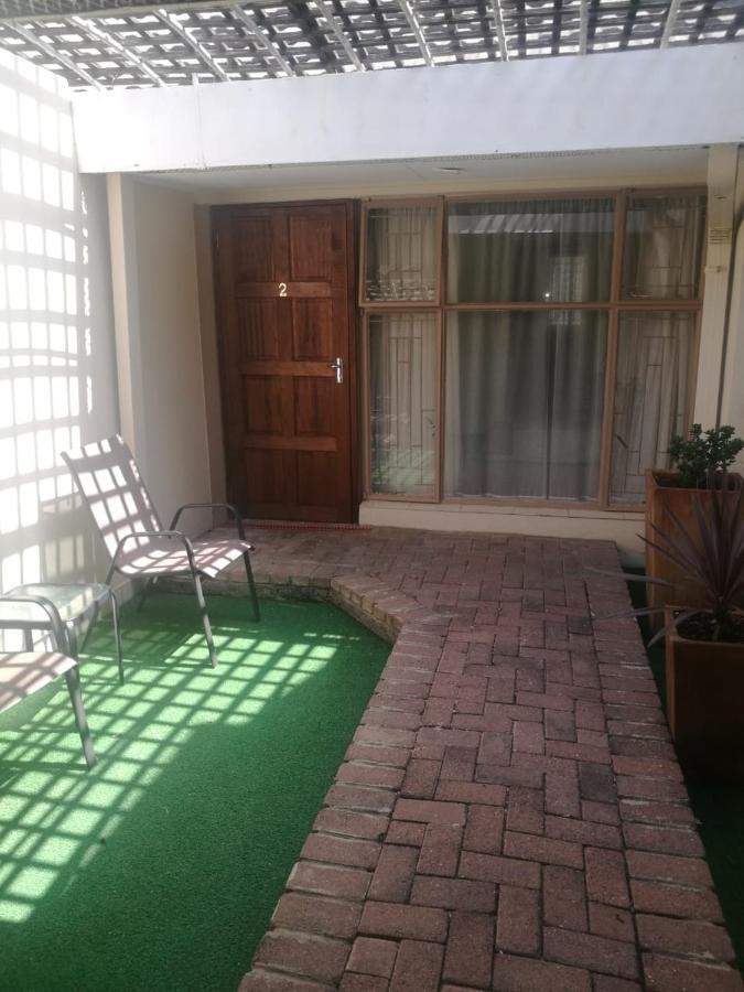 Rustenburg Guesthouse ภายนอก รูปภาพ