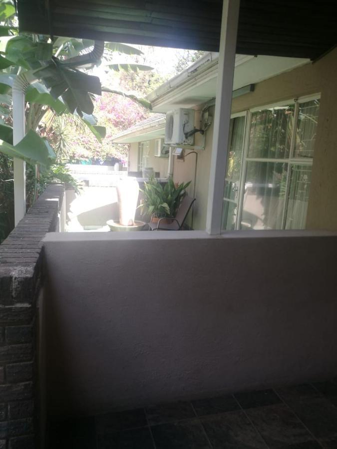 Rustenburg Guesthouse ภายนอก รูปภาพ