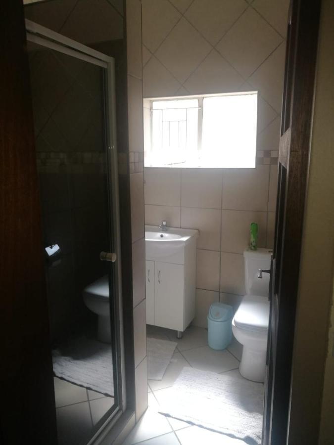 Rustenburg Guesthouse ภายนอก รูปภาพ